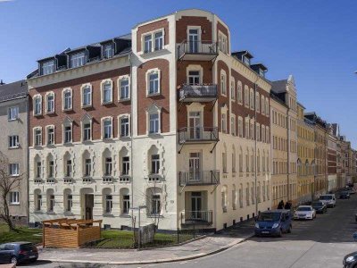 Sanierte Maisonette-Wohnung mit Fußbodenheizung, Parkett und Balkon !
