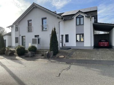 STRAUBING: Exklusives Zweifamilienhaus in Bestwohnlage