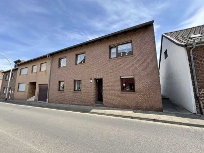 Familienfreundliches Reihenendhaus mit viel Platz, Dachterrasse & Garten in 41517 Grevenbroich