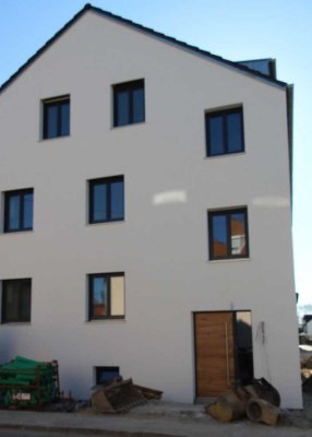Elegante Wohnung im 1. OG mit Balkon und gehobener Ausstattung in Manchin