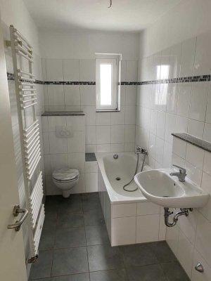 4 Zimmer Wohnung mit Balkon - direkt neben der Kleingartenanlage (E0200)