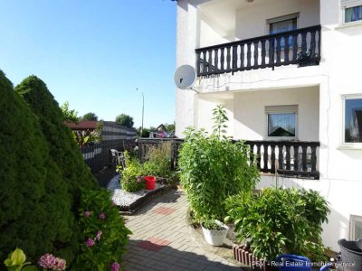 ** Attraktives und renditestarkes Mehrfamilienhaus mit 8 Wohnungen und Parkplätze in guter Lage **
