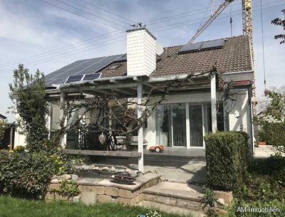 Familiengerechtes, großzügiges Einfamilienhaus mit großem Grundstück und Doppelgarage!
