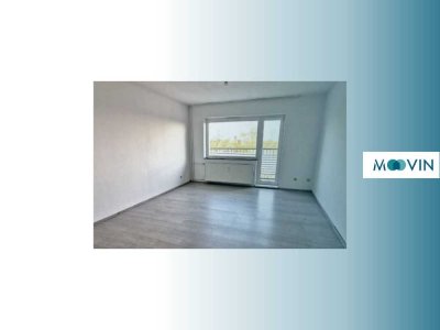 **Wohnen mit Ausblick: Renovierte und großräumige 2-Zi.-Whg. mit Balkon**