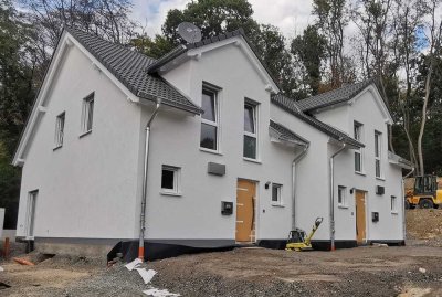 Moderne Doppelhaushälfte "Stein auf Stein" in ruhiger Lage Kerpen- Langenich!