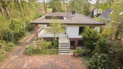 Charmantes Einfamilienhaus mit Indoor-Pool & großem Grundstück – viel Potenzial!