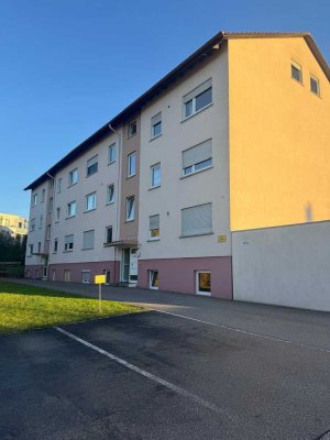 gemütliche 2-Zimmer-Dachgeschosswohnung mit Garten und Stellplatz in Calw-Weidensteige