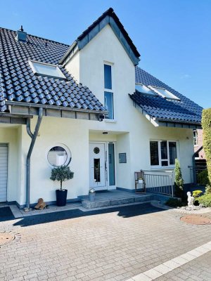 Sehr schönes und gepflegtes Einfamilienhaus mit Garten und zwei Garagen in Dorsten-Feldmark