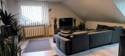 Freundliche und modernisierte 3-Raum-DG-Wohnung mit gehobener Innenausstattung mit Balkon in Dorsten