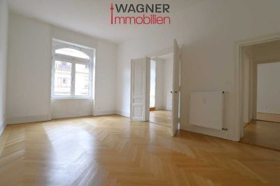 Exklusive Altbau-Perle am Place to be: Frisch renoviert mit Balkon  und  Aufzug