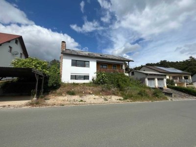 3-Parteienhaus mit Entwicklungspotenzial in Auerbach – Wohnungen auch 
 einzeln erwerbbar