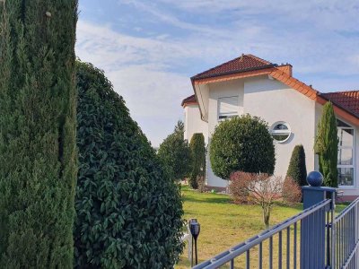 Gepflegtes Zweifamilienhaus mit Garten, Garage & großem Hobbyraum in Nußloch