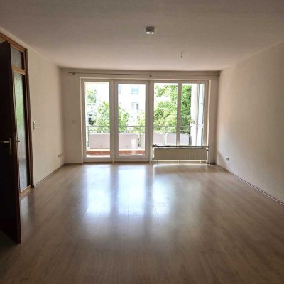 Helle 2 Zimmer-Wohnung mit Balkon in ausgezeichneter Lage