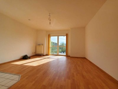 Kleines, helles Apartment in guter Lage direkt am Klinikum mit PKW-Stellplatz!