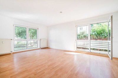 Helle Erdgeschosswohnung mit bodentiefen Fenstern, Terrasse und Tiefgarage