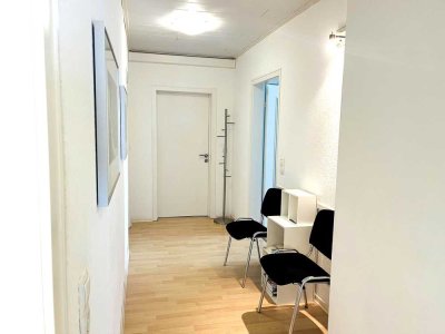 Zentrale 5 Zimmer Familienwohnung / Praxisräume in Marburg-Cappel