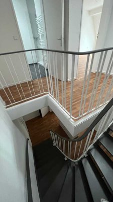 Großzügige 5-Zimmer-Maisonettewohnung mit Loggia im Dachgeschoss
