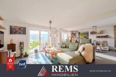 Moderne, lichtdurchflutete 3,5-Zi.-Wohnung mit Garage, Terrasse und Garten in ruhiger Aussichtslage