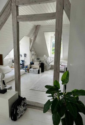 Charmante Dachgeschosswohnung im Denkmalobjekt mit Ausbaupotenzial in gefragter Lage von Wiesbaden