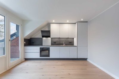 Dachgeschoss, 2 Zimmer, offene Wohnküche in Hummelsbüttel