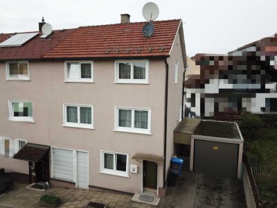 Vermietete Doppelhaushälfte wartet auf Feinschliff. 7,4% Rendite!!