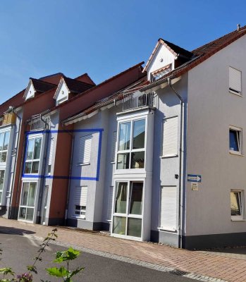 2 - Zimmer Wohnung in Gensingen, 54 qm, Einbauküche, kleiner Wintergarten, Parketböden