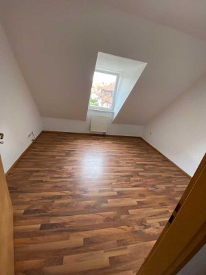 Attraktive und gepflegte 3-Raum-Dachgeschosswohnung mit Balkon in Volkach