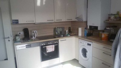 Schöne, geräumige DG-Wohnung mit Einbauküche und Tageslichtbad