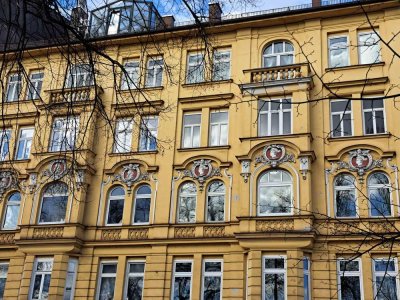 Herrschaftliche Altbauwohnung mit 4 Zimmern direkt an der Isar