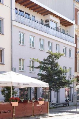 Im Herzen der Stadt! 2 Zimmer, Balkon, Badewanne und Dusche