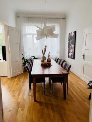 Kernsanierte 5-Zimmer Altbau-Wohnung im Lindenhof mit Blick auf den Rhein