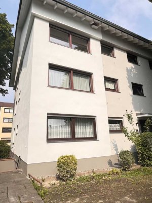 Gepflegte kinderfreundliche 4-Zimmer-Wohnung mit Balkon in Rondorf, Köln