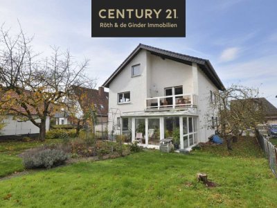 Großzügiges Dreiparteienhaus mit vielen Nutzungsmöglichkeiten