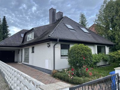 Großes Einfamilienhaus 187 m² Wfl. in Bungalowstil mit ausgebautem Dachgeschoss - begehrte Wohnlage!