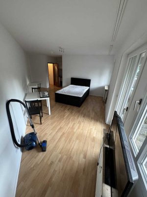 Großzügiges, möbliertes Apartment mit Terrasse