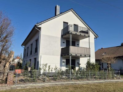 Familienfreundliche DG-Wohnung mit 2 Balkonen, EBK und Stellplatz am Branitzer Park zu vermieten!