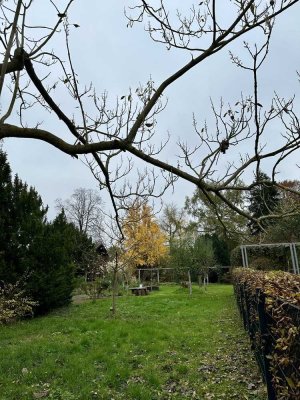 Für Naturfreunde: Zweifamilienhaus gegenüber dem Botanischen Garten im Dreikönigenviertel Neuss.