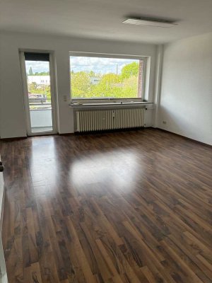 Zentral gelegene 4 Zimmer Wohnung mit zwei Balkonen