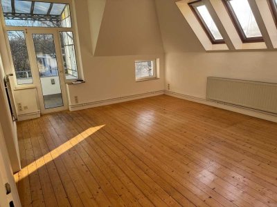 Einlenriedeblick, 4-Zimmer DG Wohnung, renoviert, Parkett