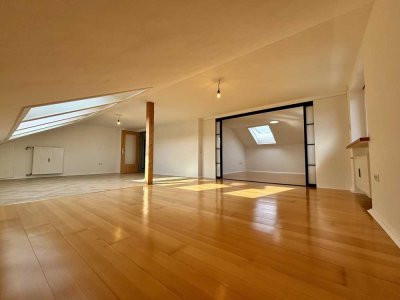 Charmante helle Dachgeschosswohnung - Ideal für junge Familien/Paare ( wird aktuell modernisiert)