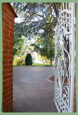 ***Ein herrschaftliches Anwesen-Luxuriös mit Wellness-Pool & Teich-Oase auf ca. 330 W/N-Fläche***