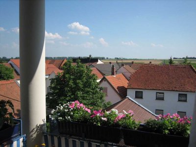 schöne 3 ZKB mit Balkon und TG Stellplatz