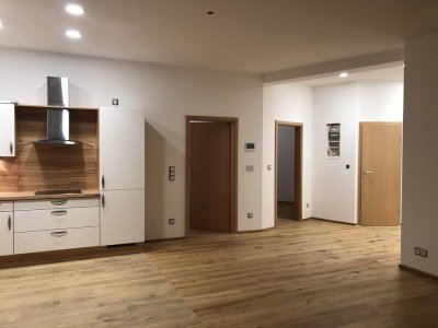 Barierefreier Erstbezug nach Sanierung: freundliche 3-Zimmer-Whng. mit Einbauküche in Feldkirchen-W