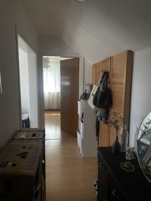 Dachappartment in ruhiger Feldrandlage von Wiesbaden-Erbenheim gesucht? Ideal für Singels !