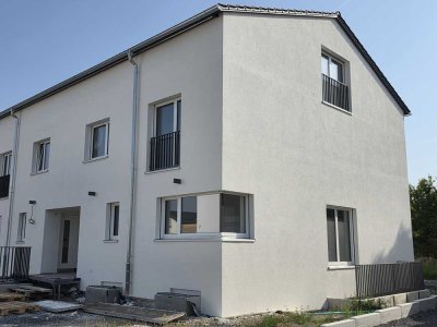 Erstbezug: Geräumige 6,5-Raum-Doppelhaushälfte mit gehobener Innenausstattung  in Güglingen