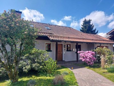 In Traumlage mit Bergblick: Geräumiges Einfamilienhaus in Mitterfels