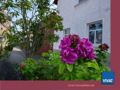 Bestes Raumklima zum Wohlfühl-Wohnen. Liebevoll modernisiertes Fachwerkhaus mit viel Platz und Hof.