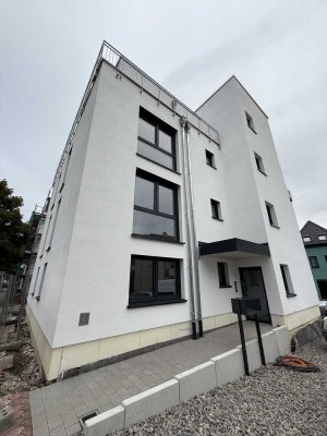 Neubau-Erstbezug: 2-Zimmer EG-Wohnung mit Balkon, Garten & EBK