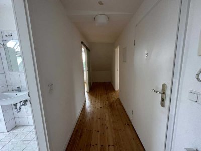 Ankommen und wohlfühlen – bezugsfreie Dachgeschosswohnung mit Stil