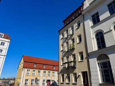 Bezugsfreie 1-Raum- Dachgeschoss in der nördl.  Altstadt mit Einbauküche und Duschbad...!!!